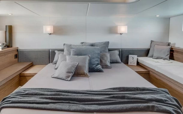 意大利博纳多(Beneteau)GT46家用豪华运动游艇主人舱