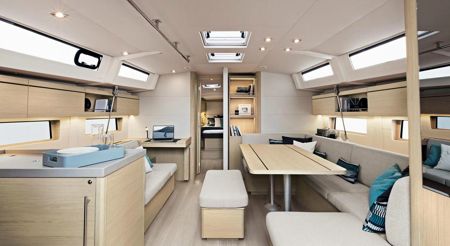14米博纳多(Beneteau)遨享仕46.1帆船价格380-460万元之间