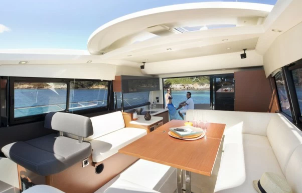 14米沛海驰(Prestige)450S私人运动游艇价格在630-700万之间