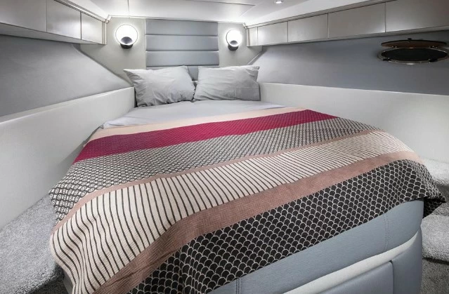 14米圣汐(Sunseeker)Camargue47二手游艇客舱