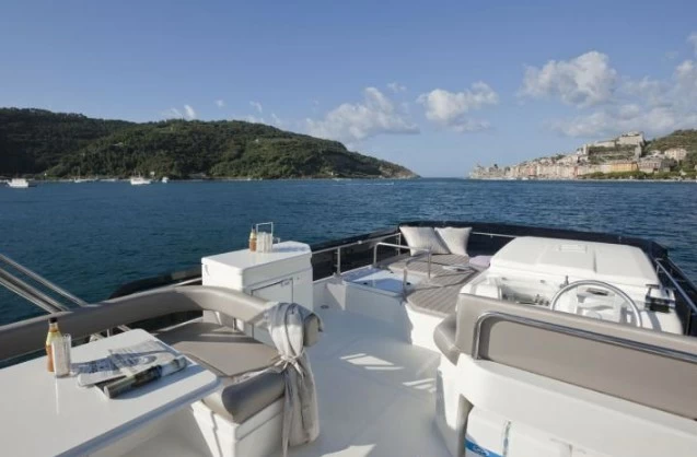 17米法拉帝(Ferretti)570飞桥游艇价格1780万元