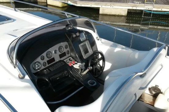 11米英国游艇品牌圣汐(Sunseeker)XS2000二手快艇价格12.5万英镑