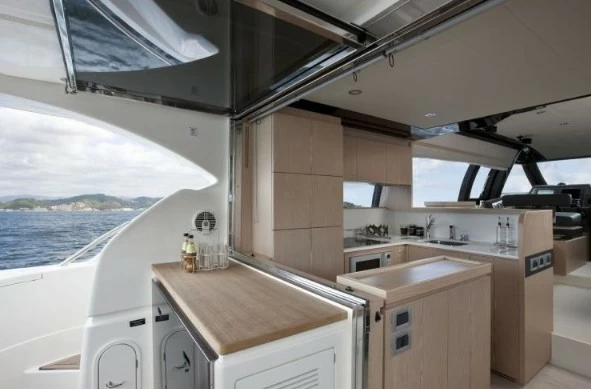 17米法拉帝(Ferretti)570飞桥游艇价格