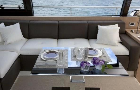 17米法拉帝(Ferretti)570飞桥游艇价格