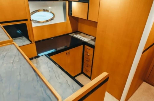 18米丽娃(Riva)60Bahamas二手游艇厨房
