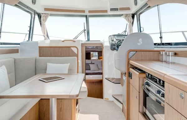 10米(33英尺)法国博纳多(Beneteau)安海仕30巡航游艇价格255万元