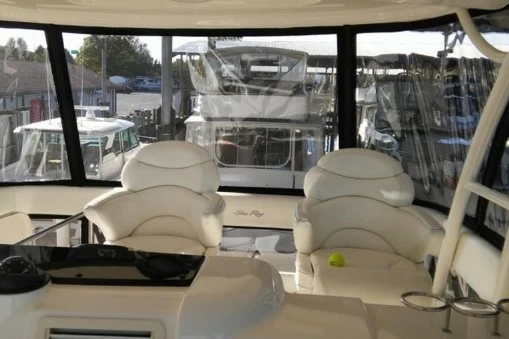 17米希瑞(SeaRay)550二手飞桥游艇价格45万欧