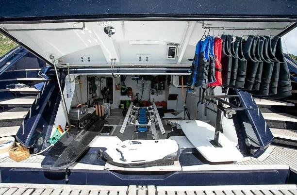 35米圣汐(Sunseeker )Predator115二手豪华游艇价格695万欧