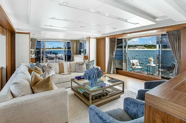 35米圣汐(Sunseeker )Predator115二手豪华游艇沙龙区