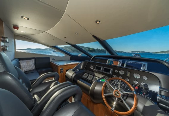 80尺（24米）英国圣汐80Yacht游艇驾驶位