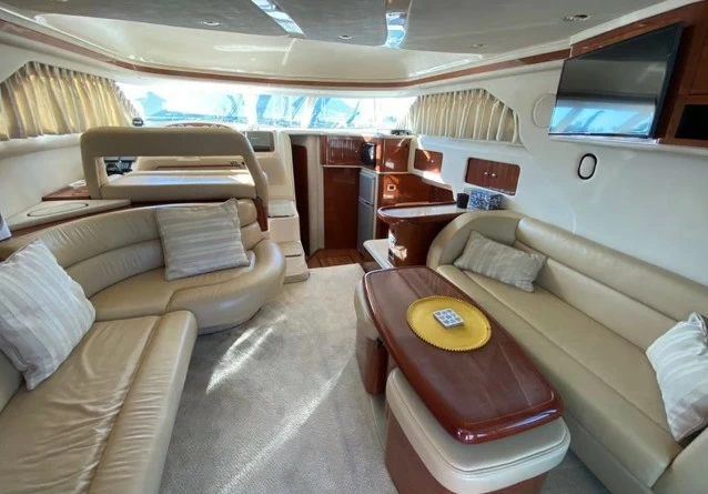 13米(40英尺)美国希瑞(SeaRay)435飞桥二手游艇沙龙