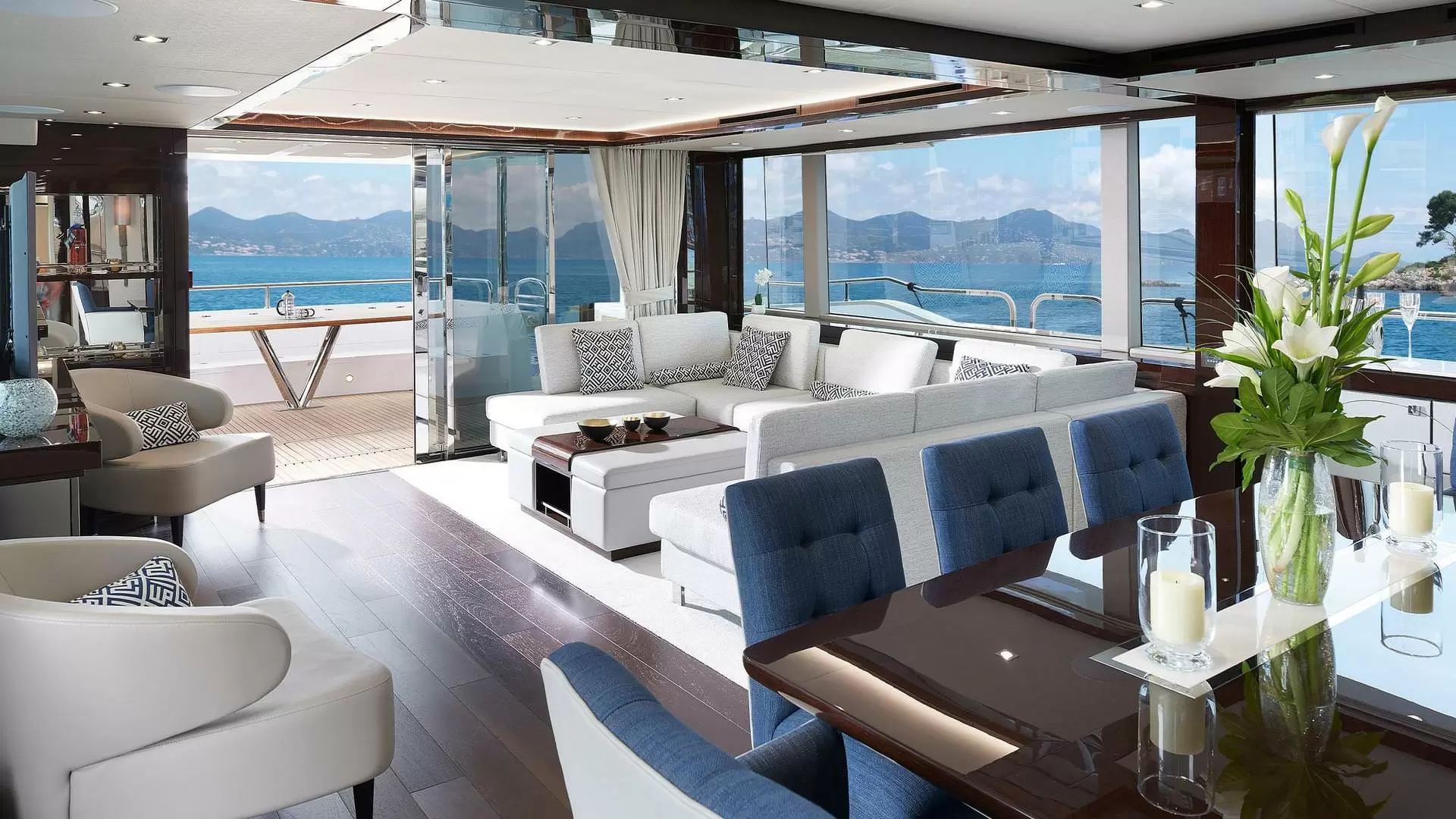 28米(84英尺)英国圣汐(Sunseeker)95Yacht豪华游艇沙发
