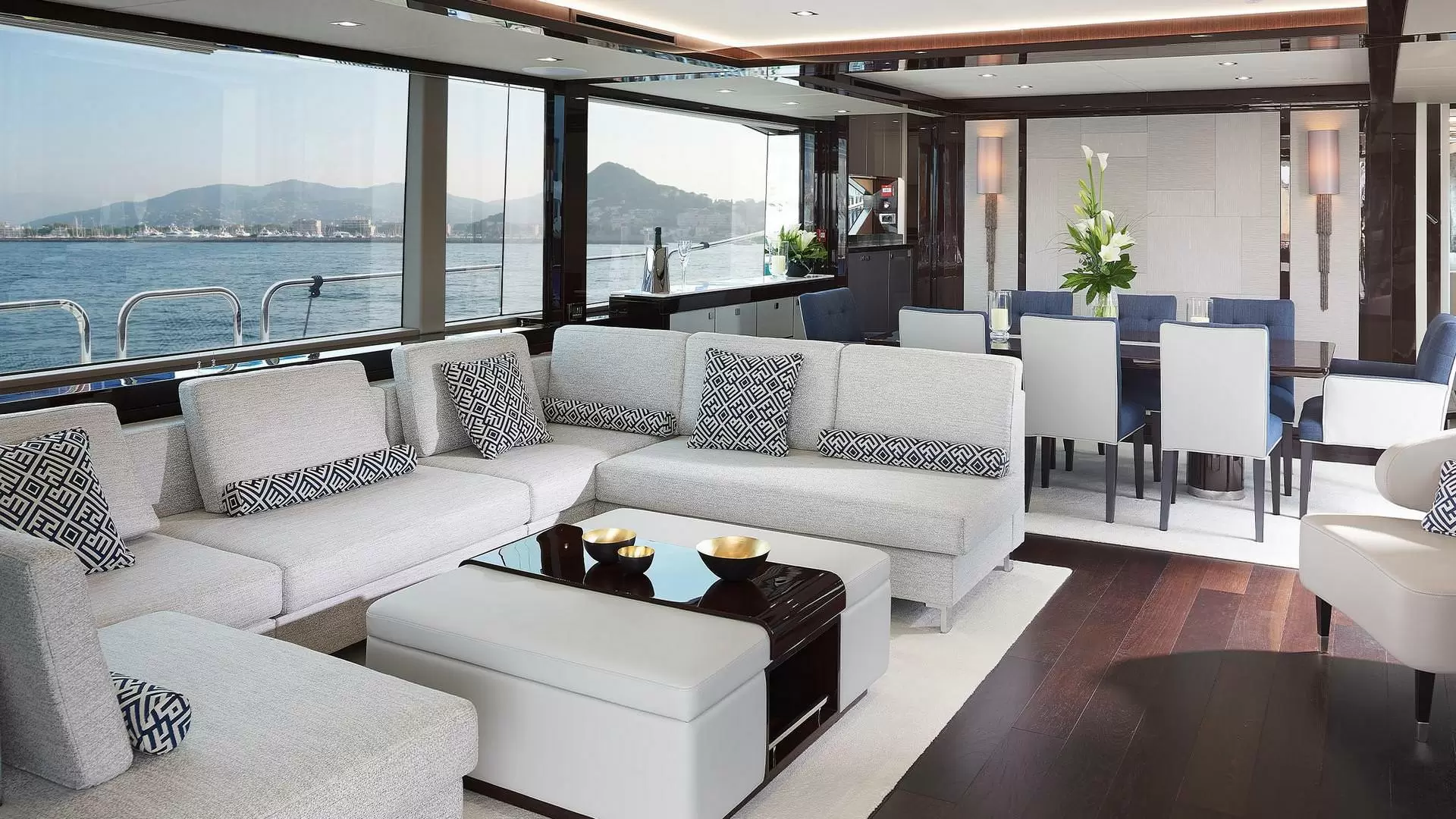 28米(84英尺)英国圣汐(Sunseeker)95Yacht豪华游艇沙龙