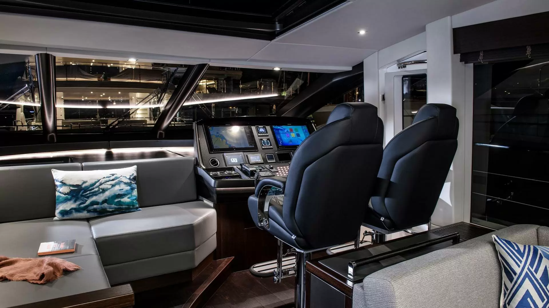 74英尺圣汐(Sunseeker)74豪华运动游艇价格