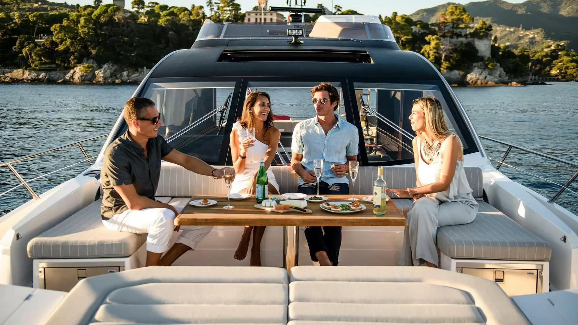 22米圣汐(Sunseeker)74豪华运动游艇运动桥