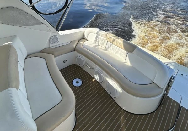 9米希瑞(SeaRay)310Sundancer豪华运动游艇休息区