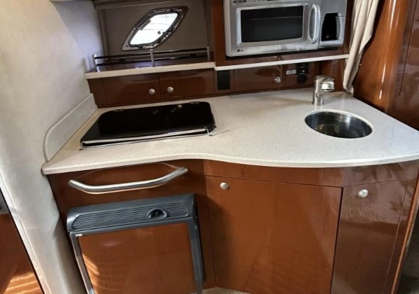 9米希瑞(SeaRay)310Sundancer豪华运动游艇厨房