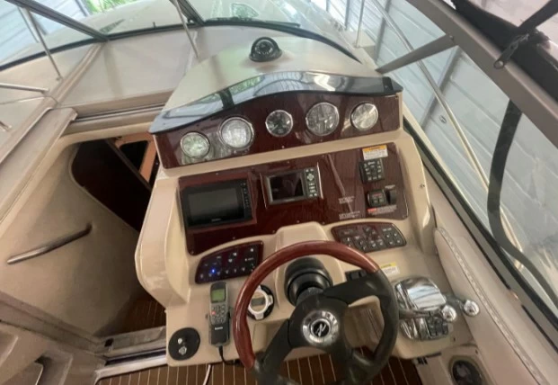 9米希瑞(SeaRay)310Sundancer豪华运动游艇驾驶室