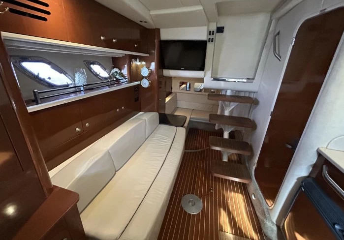 9米希瑞(SeaRay)310Sundancer豪华运动游艇沙龙区