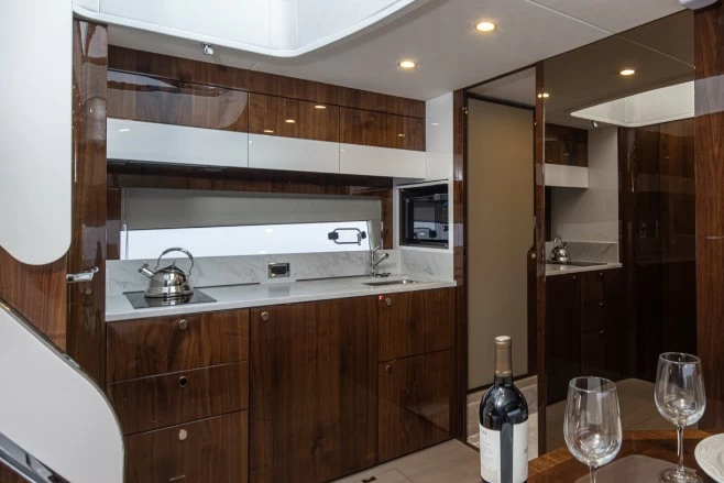 14米(47英尺)菲尔兰(Fairline)Targa45GT运动游艇厨房
