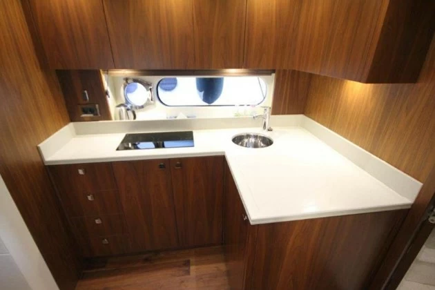 16米(53英尺)圣汐(Sunseeker)SanRemo485二手游艇厨房