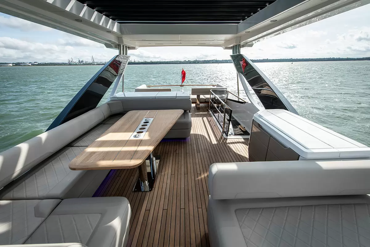 69英尺(21米)英国游艇品牌菲尔兰(Fairline)Squadron68豪华游艇