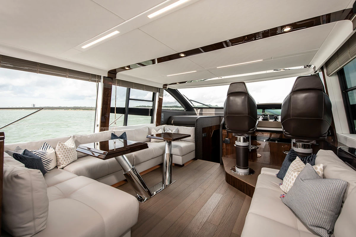 69英尺(21米)英国游艇品牌菲尔兰(Fairline)Squadron68豪华游艇