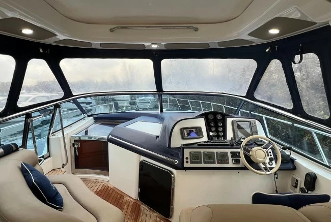 14米英国西莱(Sealine)S48二手豪华游艇价格17万英镑