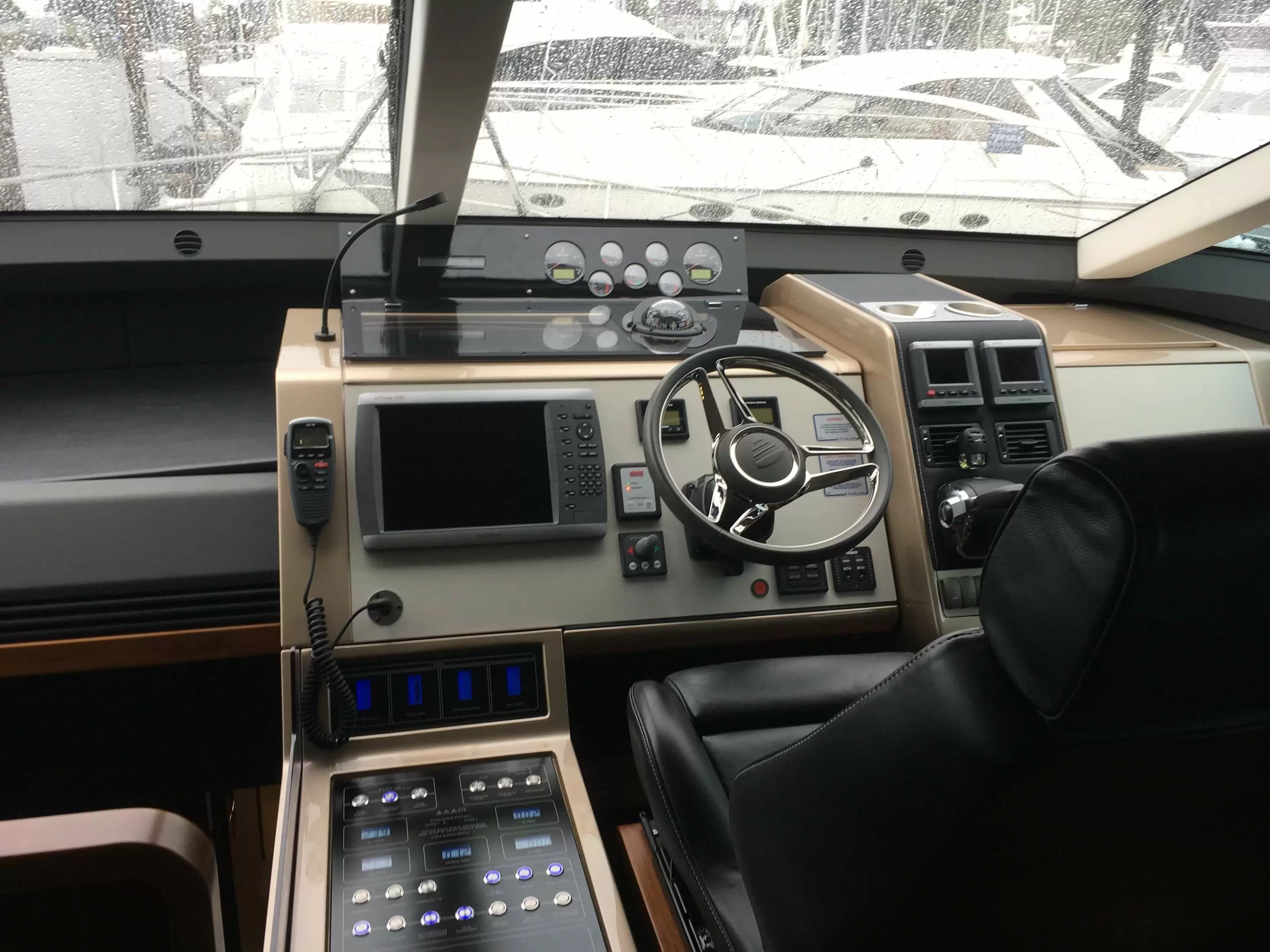 19米菲尔兰Squadron60豪华游艇价格950万