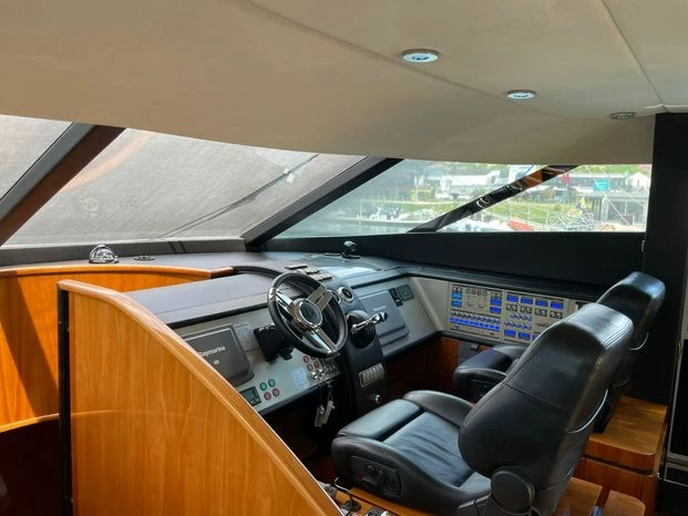 24米菲尔兰(Fairline)Squadron78飞桥游艇价格2500万元