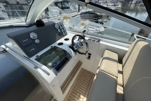 11米西莱(Sealine)SC35游艇价格17万英镑