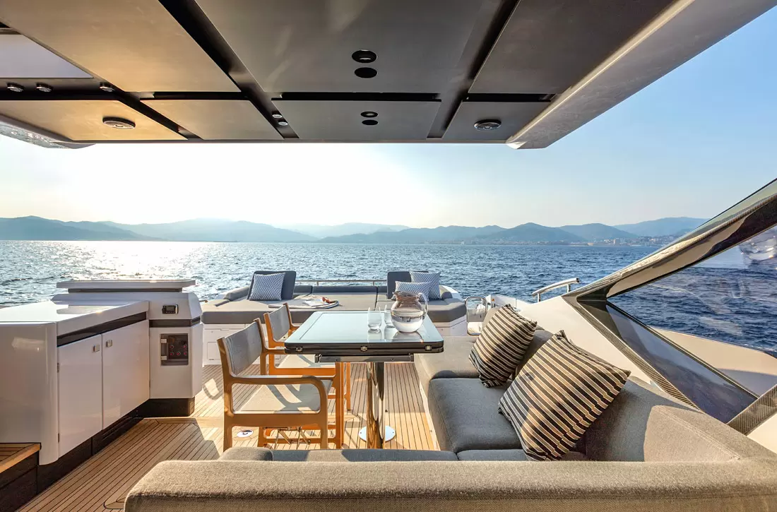 21米阿兹慕(Azimut)S7豪华运动游艇