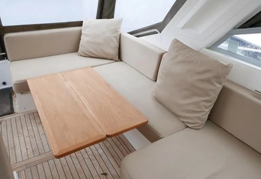 11米西莱(Sealine)SC35游艇价格17万英镑