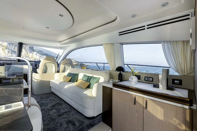16米意大利游艇品牌阿兹慕(Azimut)53飞桥游艇沙龙