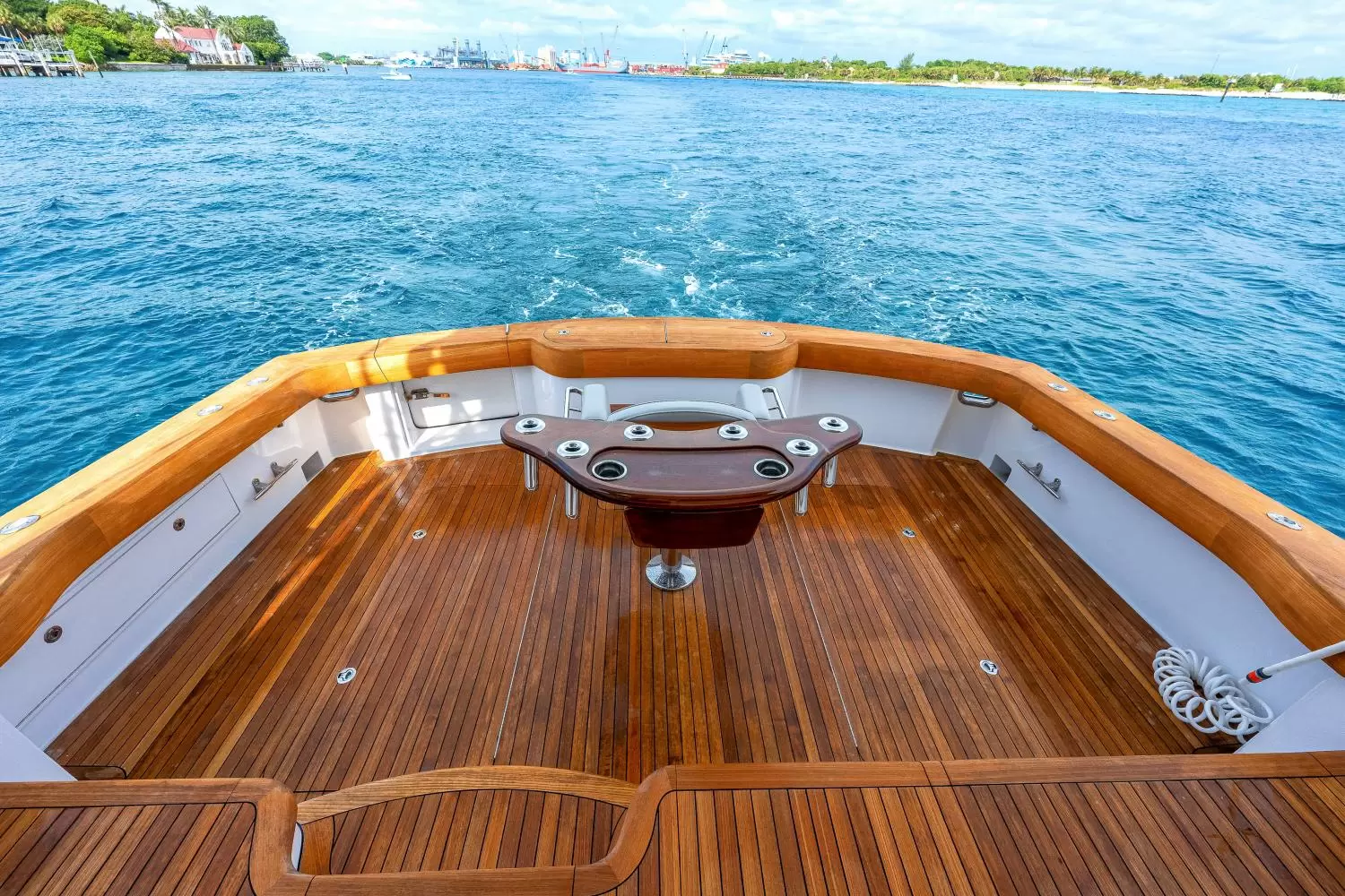 19米美国哈特雷斯(Hatteras)GT63海钓艇价格2100万元左右