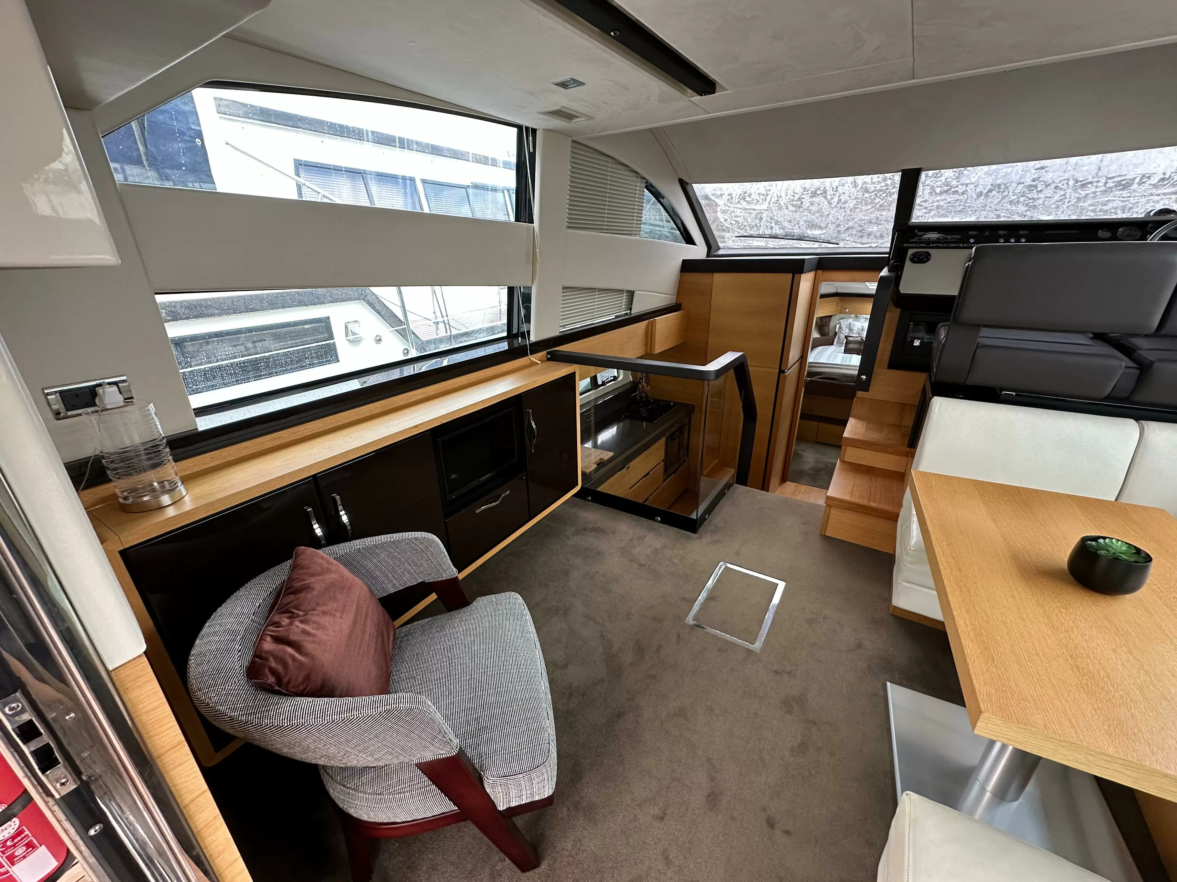 13米英国菲尔兰（Fairline）Squadron42飞桥游艇价格