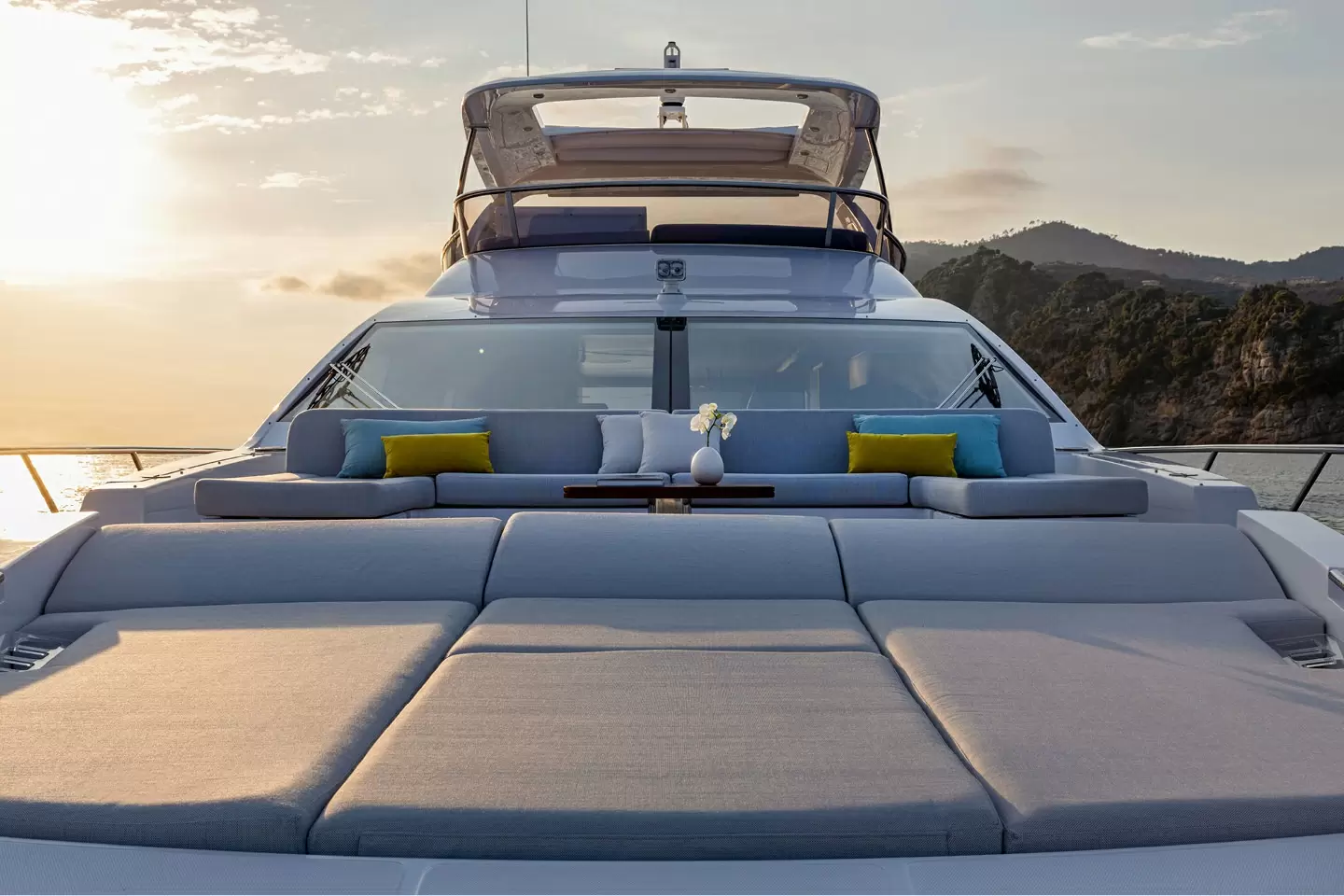 22米阿兹慕(Azimut)72飞桥游艇价格2000万元