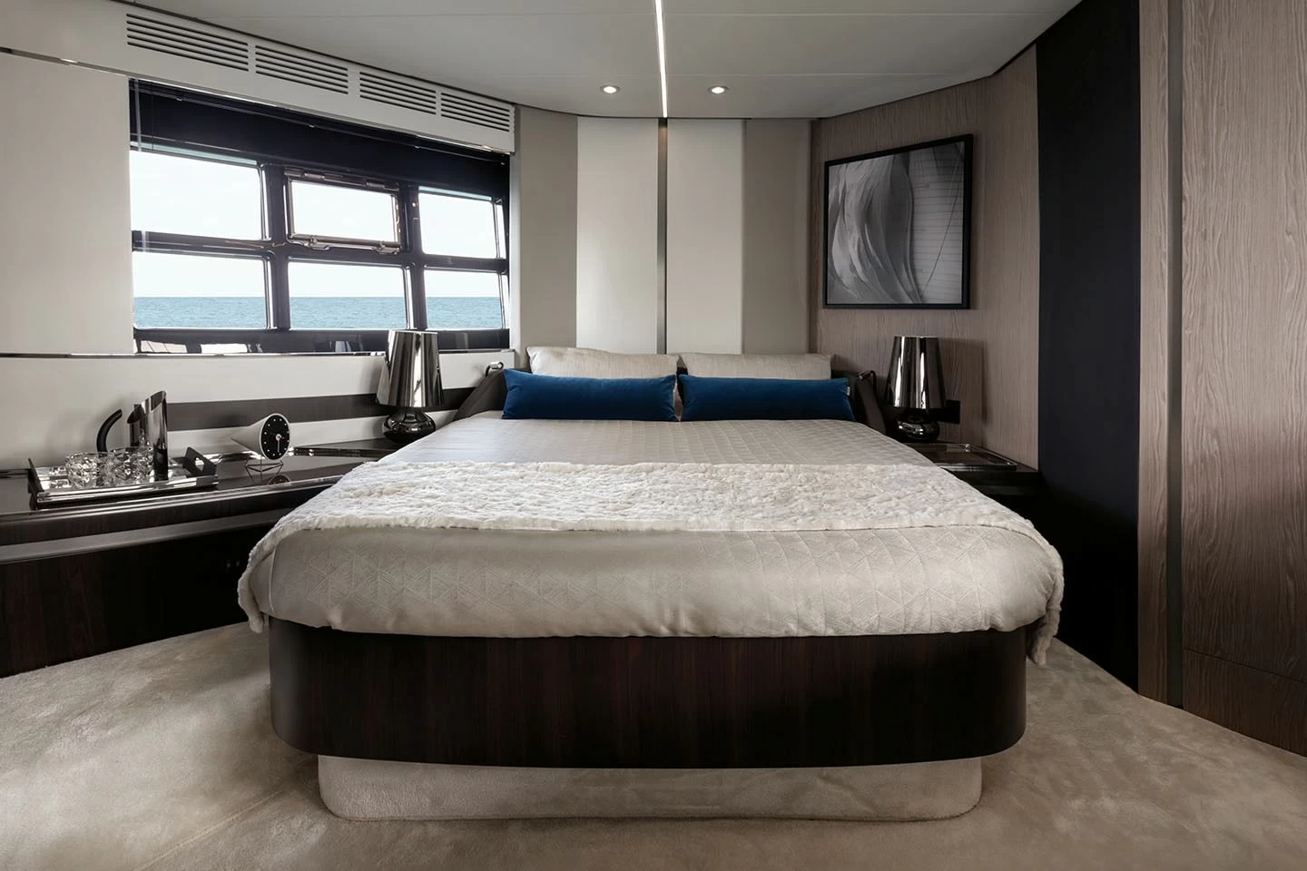 阿兹慕(Azimut)S6豪华运动游艇主人舱