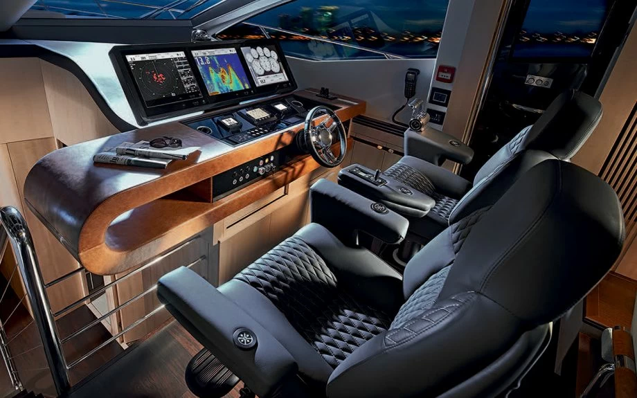 25米圣汐(Sunseeker)Predator80豪华运动游艇价格4000万元
