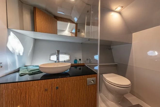 意大利瑞蒂奥RIO Daytona34巡航游艇洗手间