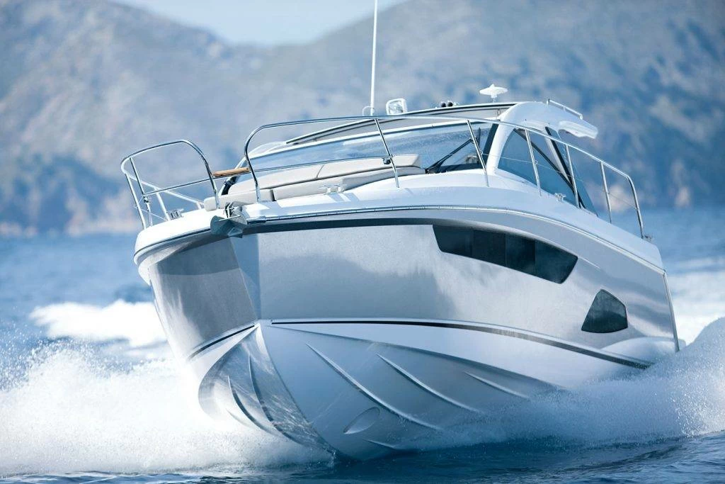 10米西莱(Sealine)S330运动游艇价格约300万