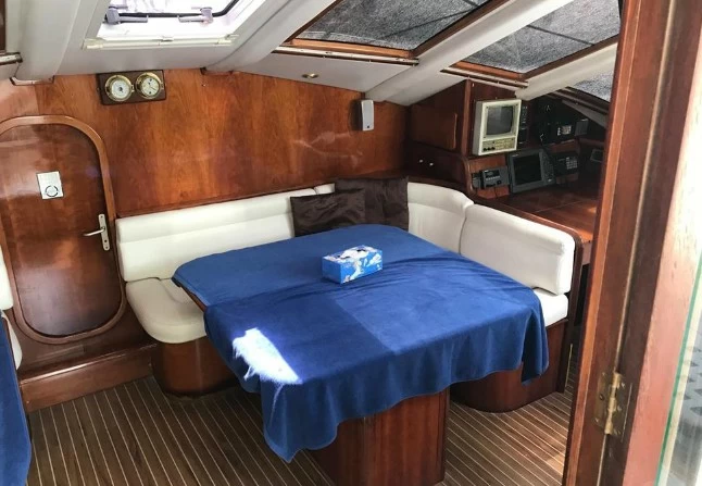 15米普威乐驰(Privilege)51双体帆船价格29万美元客舱