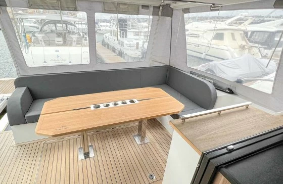 13米西莱(Sealine)C430二手运动游艇价格50万英镑