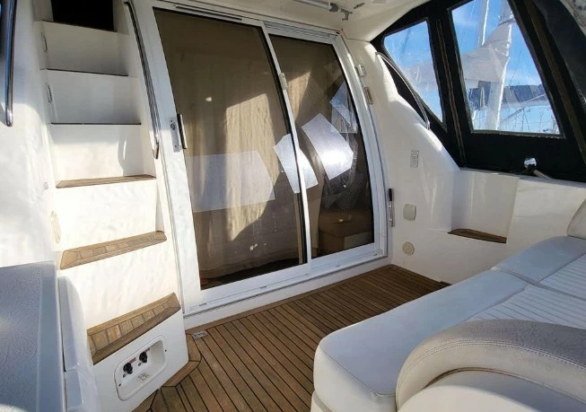 10米西莱(Sealine)F34二手飞桥游艇价格12万英镑