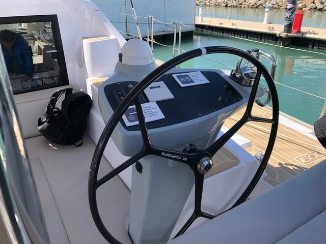 15米的Seawind 1600豪华双体帆船价格900万元