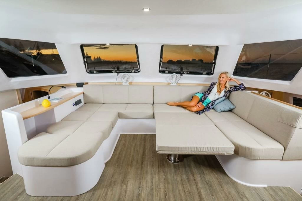 12米的SeaWind 1260双体帆船主沙龙