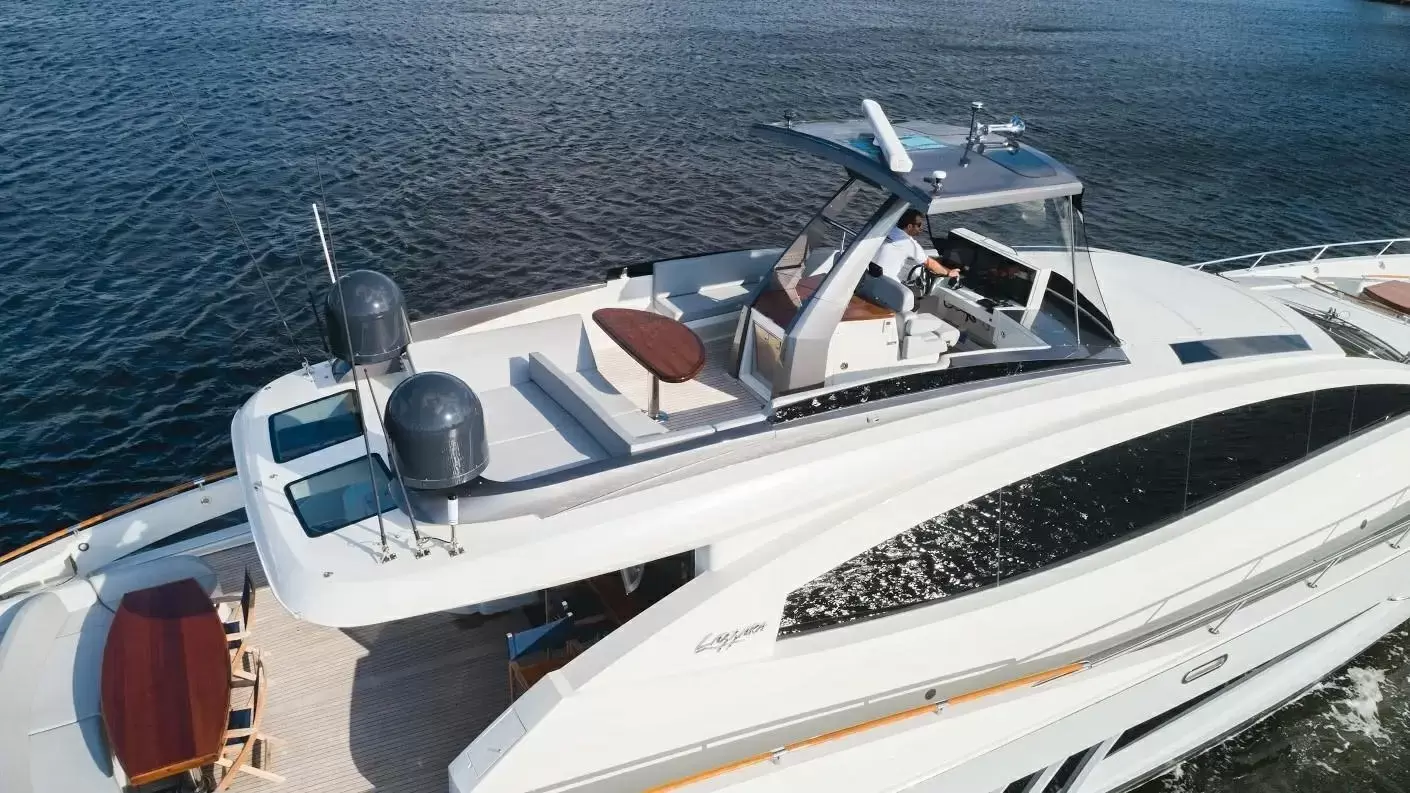 28米的拉扎拉(Lazzara)92LSX飞桥游艇价格5800万元