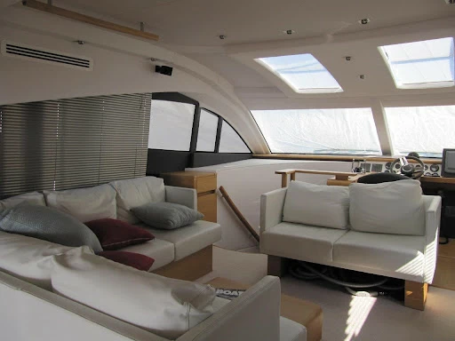 18米西莱(Sealine)T60Aura飞桥游艇沙龙