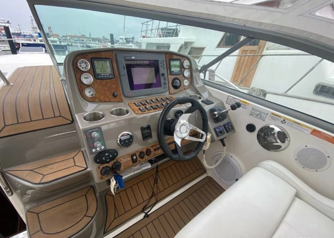12米的溜冰者(Rinker)400二手游艇价格16万欧元