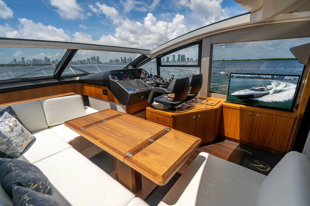 18米圣汐(Sunseeker)Predator57运动游艇价格为1200万元